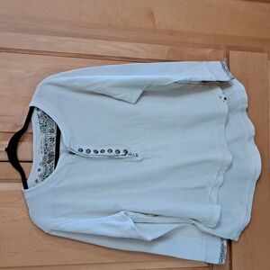 WOMAN'S FREE PEOPLE PULLOVER WHITE/CREAM COLOR SIZE SMALL LONGSLEEVED.